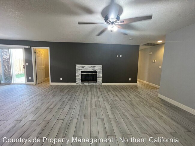 Foto del edificio - 4 br, 2 bath House - 3309 Cardinal Flower ...