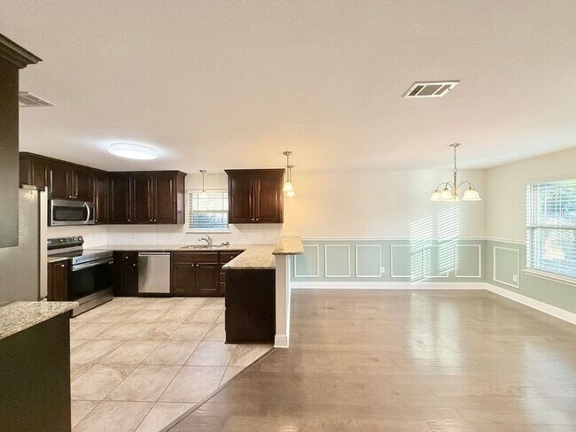 Foto del edificio - 7927 Silver Maple Dr