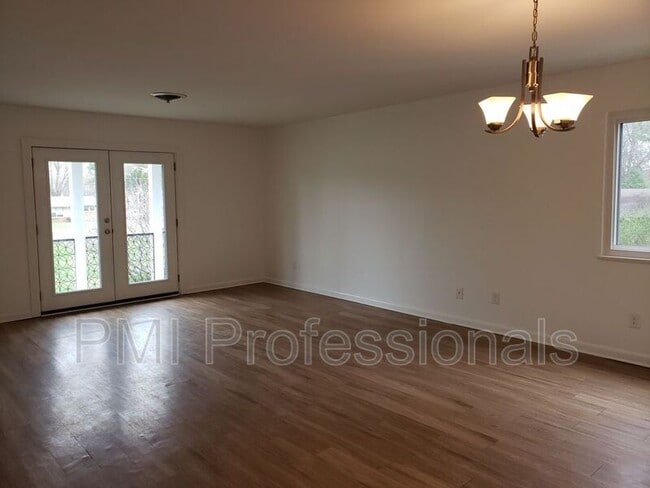 Building Photo - 1302 Mercury Blvd