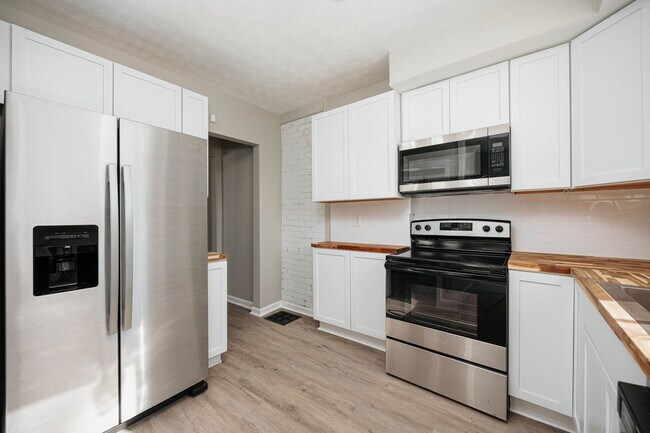 Kitchen - 115-117 N Chase Ave