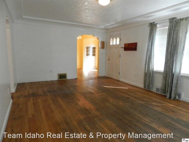 Foto del edificio - 4 br, 2 bath House - 229 Cherry St