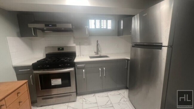 Foto del edificio - 2 LARGE BEDROOM FOR RENT ( THIS IS A BASME...