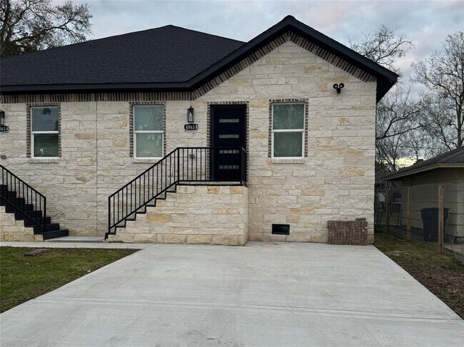 Foto del edificio - 6163 Ridgeway Dr