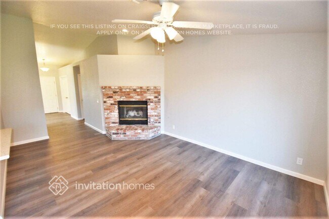 Foto del edificio - 8121 Pine Oaks Ct