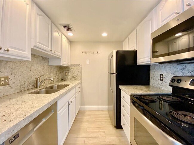 Foto del edificio - 111 Briny Ave