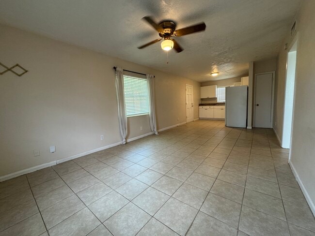 Living/dining area looking into kitchen - 405 Upper 8th Avenue South