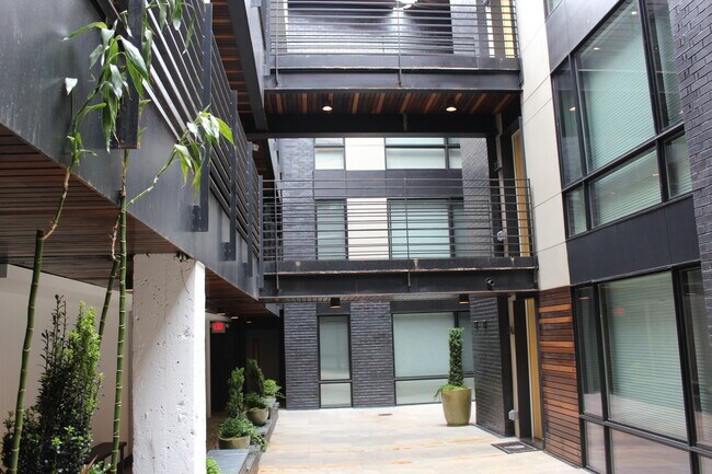 Foto del interior - Four Forty North Front LLC