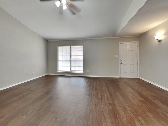 Foto del edificio - 7621 Pebble Beach Dr