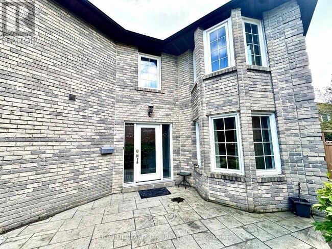 Photo du bâtiment - 257-RO257 Fincham Ave