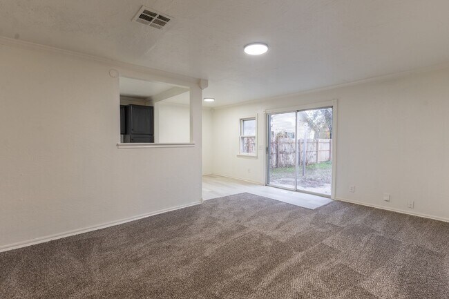 Foto del edificio - Section 8 Approved 2 bedroom Available for...