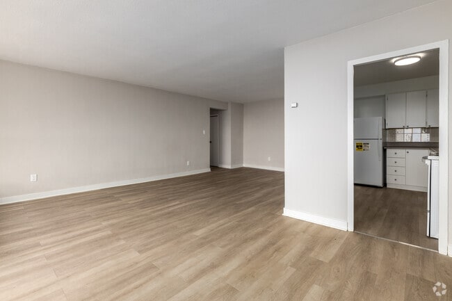 2BR, 1BA - 1,084SF - Living Room - Rideau Towers