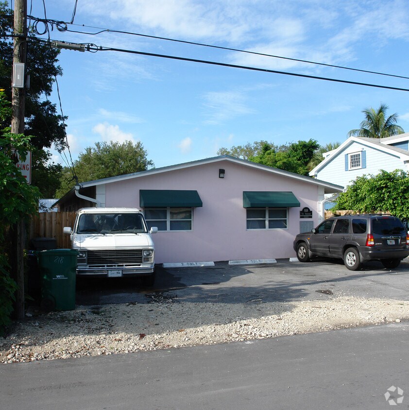 Building Photo - The Hemingway on Tequesta