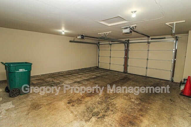 Building Photo - 10905 NE 41st Dr