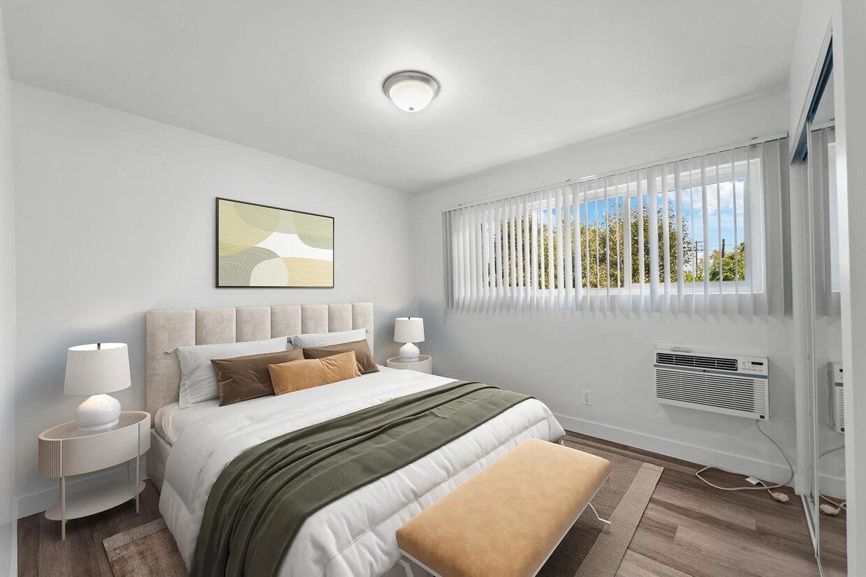 Foto principal - 925 W 30th St