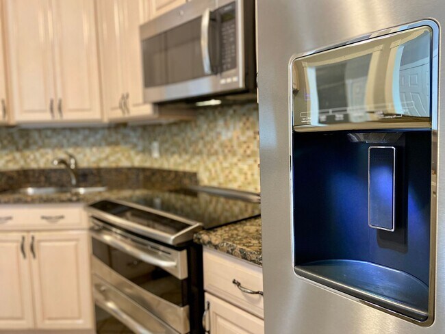 Foto del edificio - Beautiful, 3BD/2BA Home with Fenced Backya...