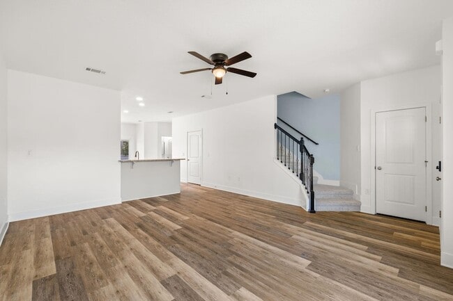 Foto del edificio - 140 Kinley Ave