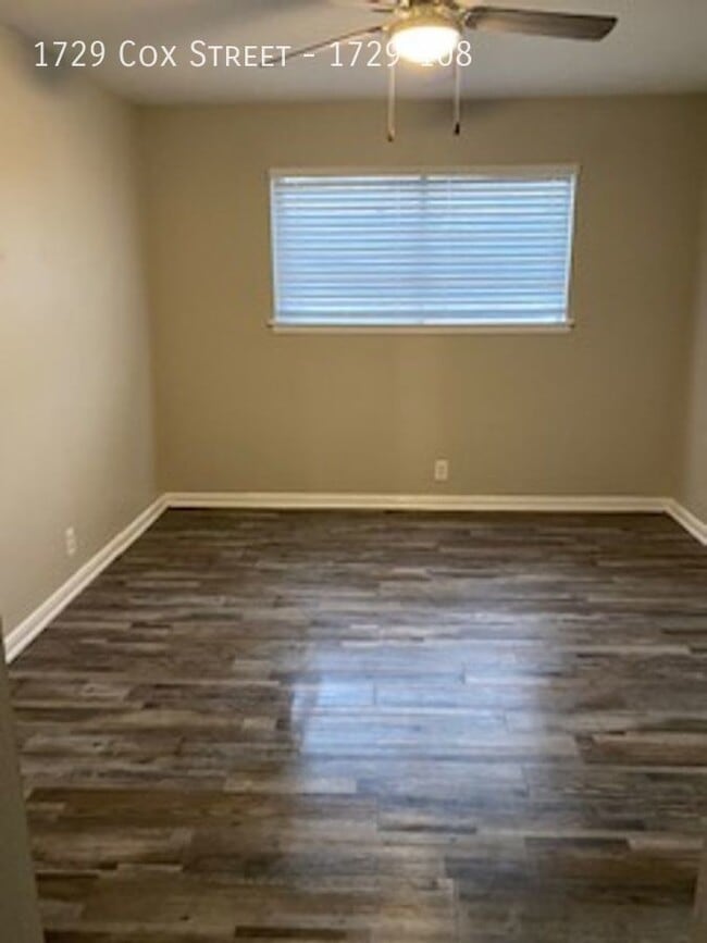 Building Photo - Now leasing