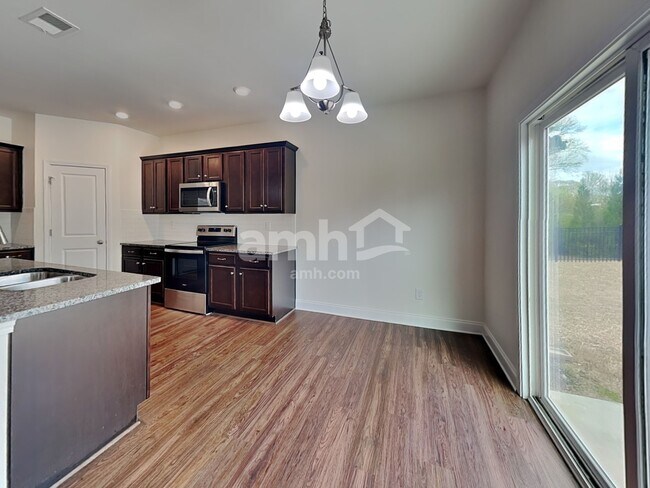 Foto del edificio - 5020 Franks Creek Way