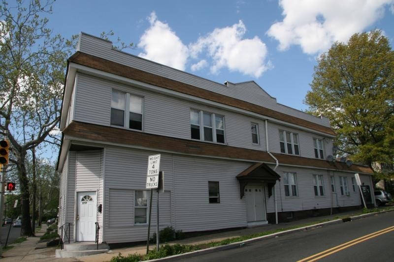 Primary Photo - 110 Hilton Ave