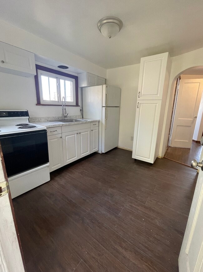 Building Photo - 110 Hazel Alley