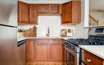 Building Photo - 208 Surrey Dr