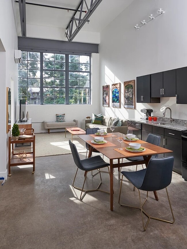 Foto del edificio - Circle F Lofts