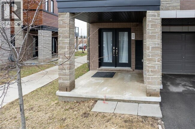 Building Photo - 590 N Service Rd