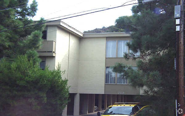 Primary Photo - 2221 Village Ct