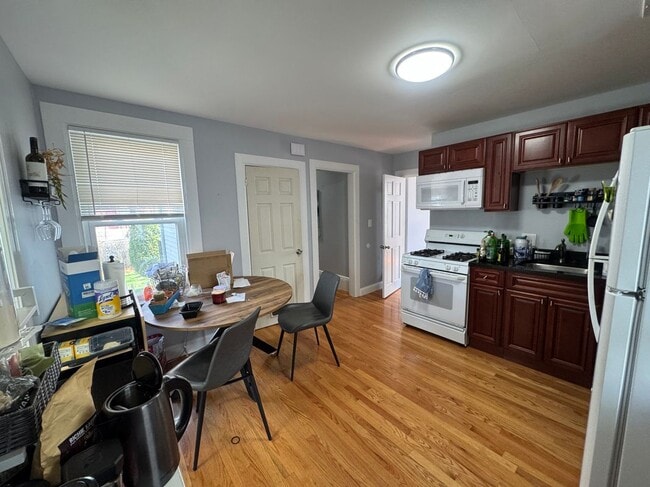 Building Photo - 27 Athol St