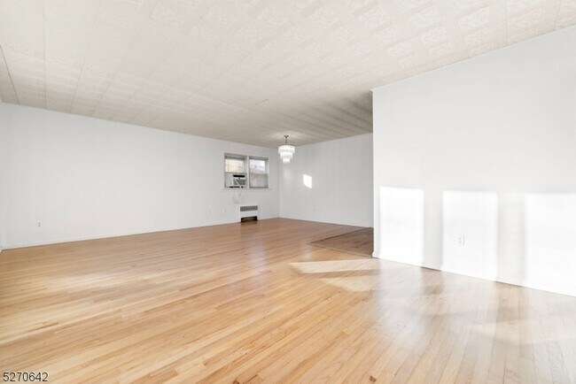 Building Photo - 43 Oakwood Ave