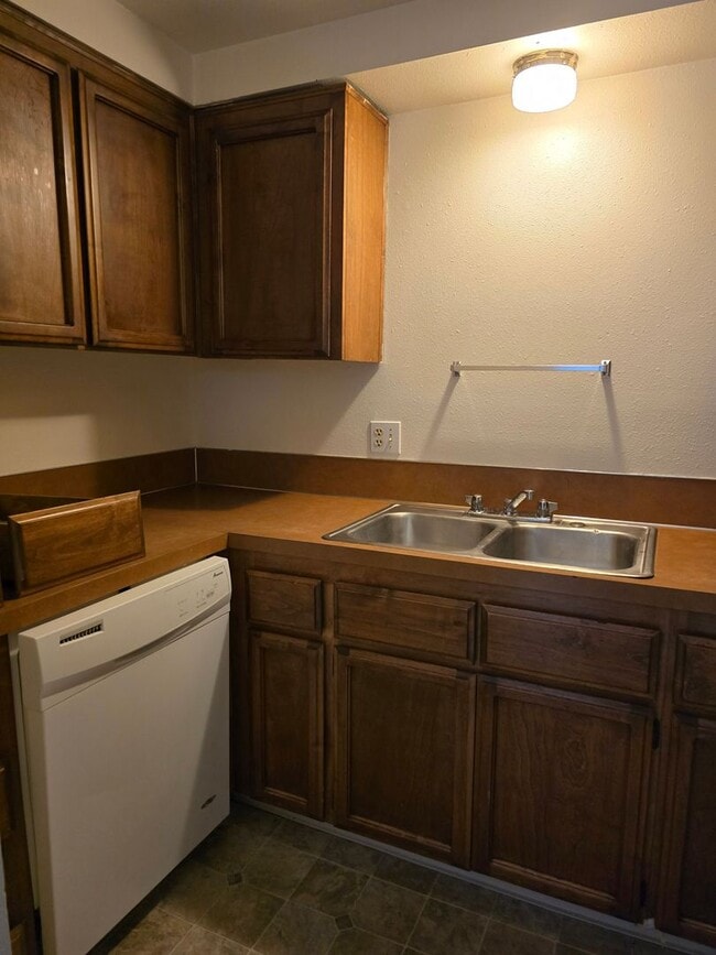 Foto del edificio - 3 bedroom 1 bath duplex