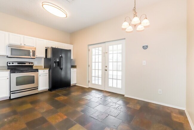 Building Photo - 927 Grand Canyon Dr