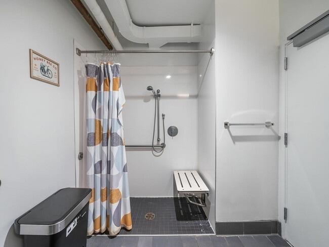 Modelo de baño - Walter Dods, Jr. RISE Center