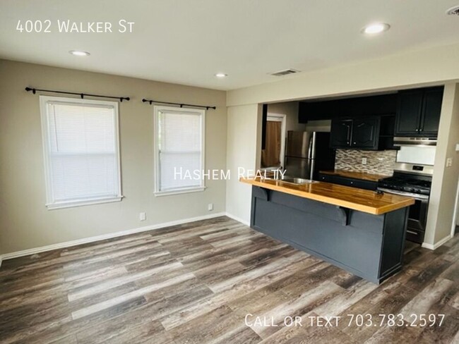 Building Photo - Lovely West Oak Cliff 2-Bedroom 1 Bath Dup...