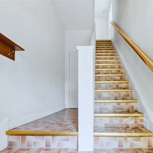 Photo du bâtiment - 2 Bedroom Upstairs Apartment for Rent in Woodstock!