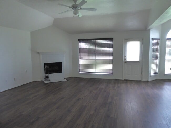 Building Photo - 3522 Sheldon Dr