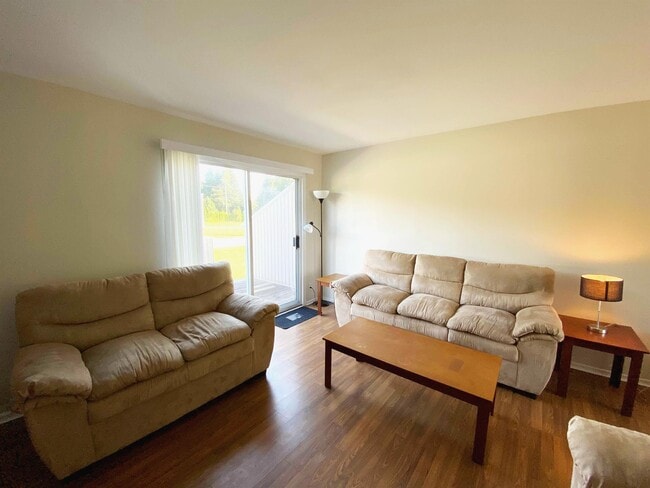 Building Photo - 24 Little Wedeene St