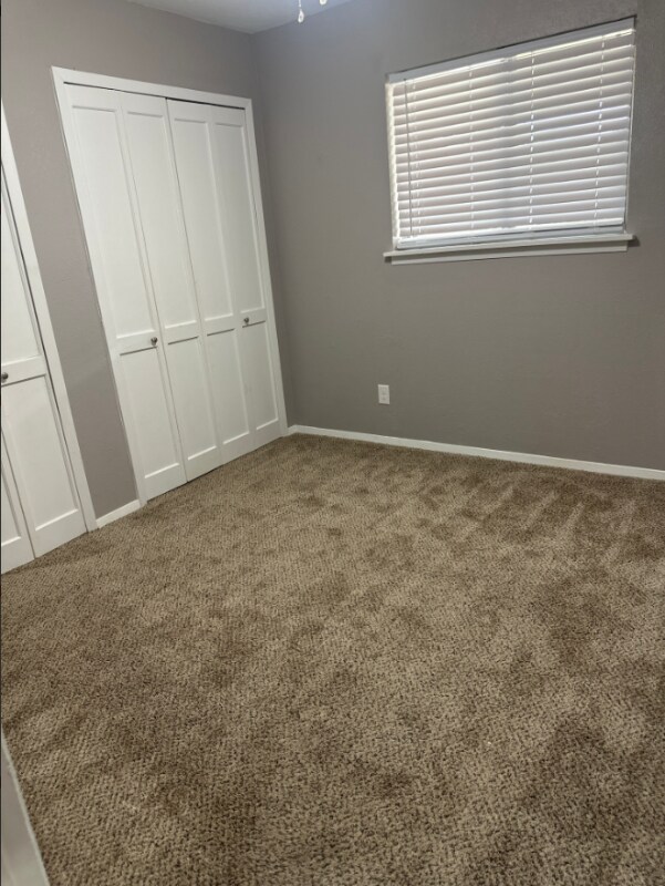 Foto del edificio - 2114 E Marshall Ave