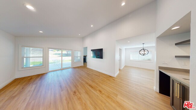 Building Photo - 1234 San Como Ln