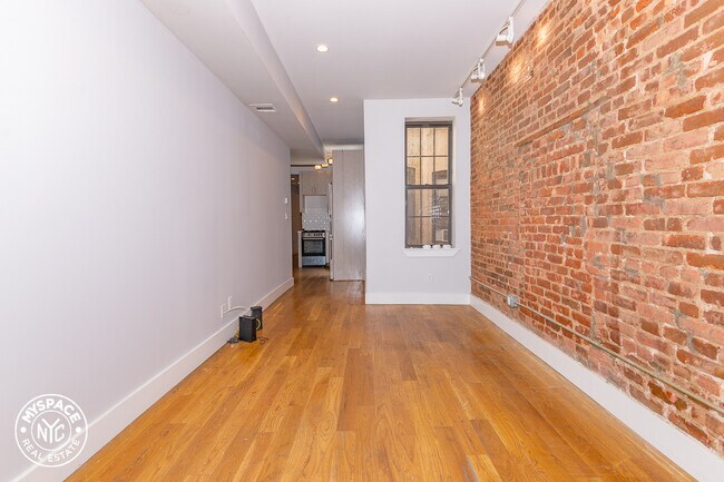 Foto del edificio - 17-14 Linden St