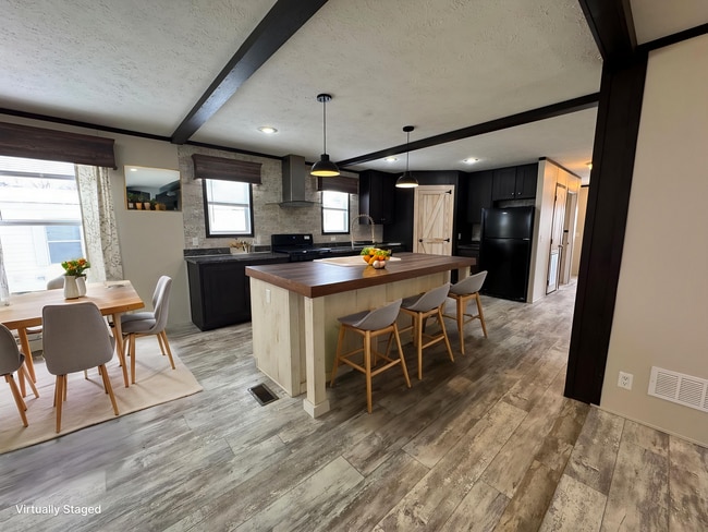 Building Photo - 48583 Pineview Dr