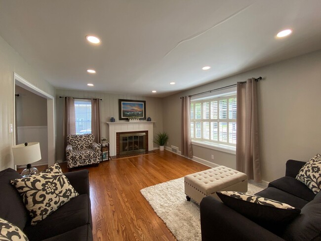 Building Photo - 1212 Strathmore Cir NW