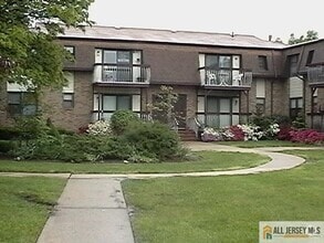 Building Photo - 1102 N Oaks Blvd