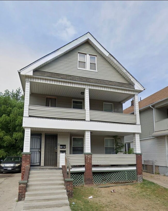 Building Photo - 618 E 97th St