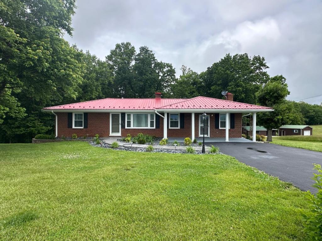 Primary Photo - 2151 Crooked Oak Rd