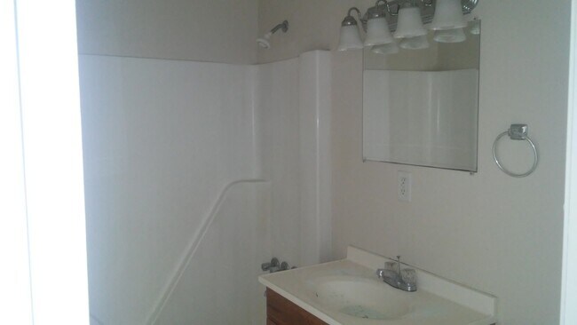 Building Photo - Awesone Townhome!