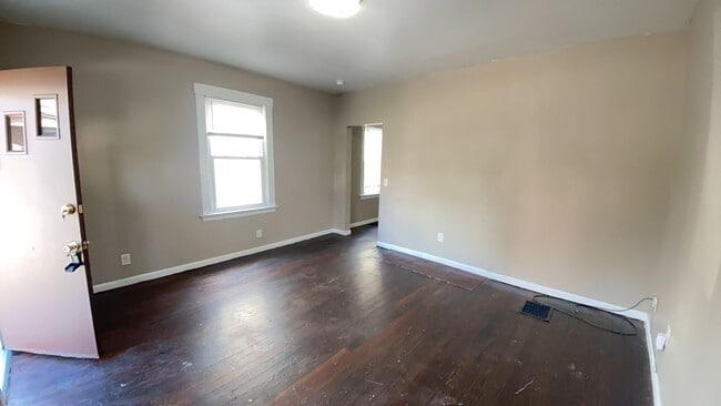 Building Photo - 5121 Silver St
