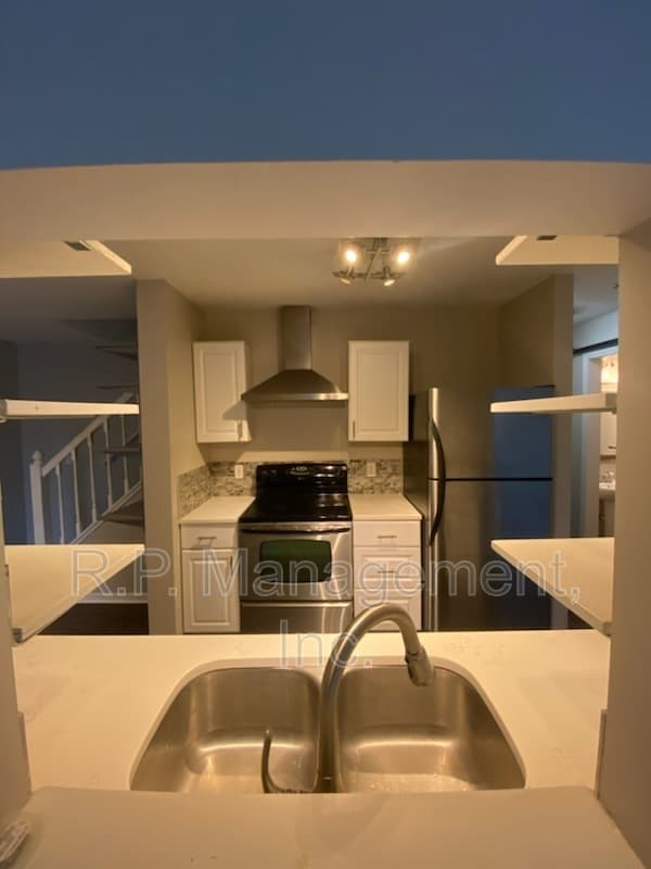Building Photo - 14391 Estates Ave