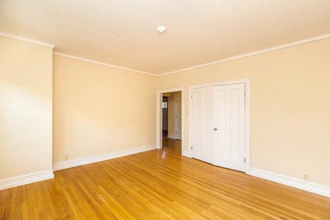 Building Photo - 4823 N Springfield Ave