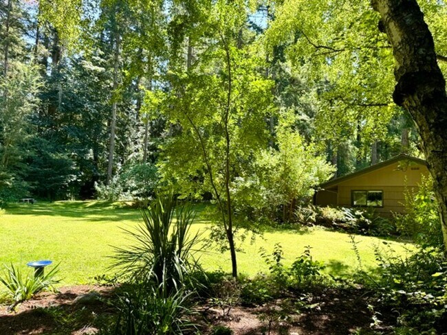 Foto del edificio - 13807 Silven Ave NE